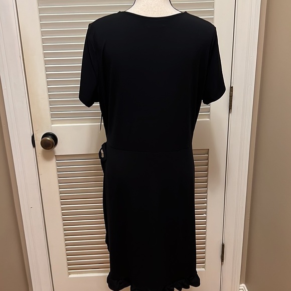 10. Abound Short Sleeve Wrap Dress in Jet Black, Size 2X - Picture 9 of 14